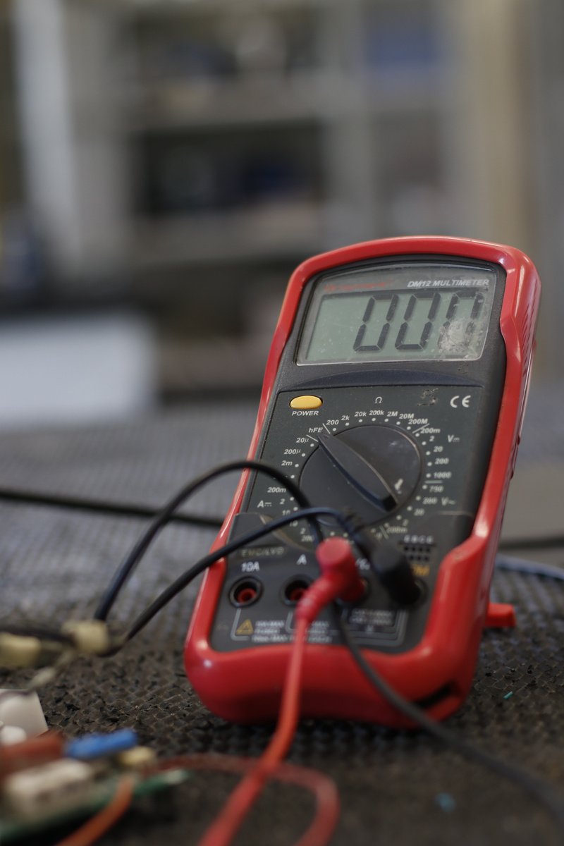 Electric instrument for electrical measurements in workshop